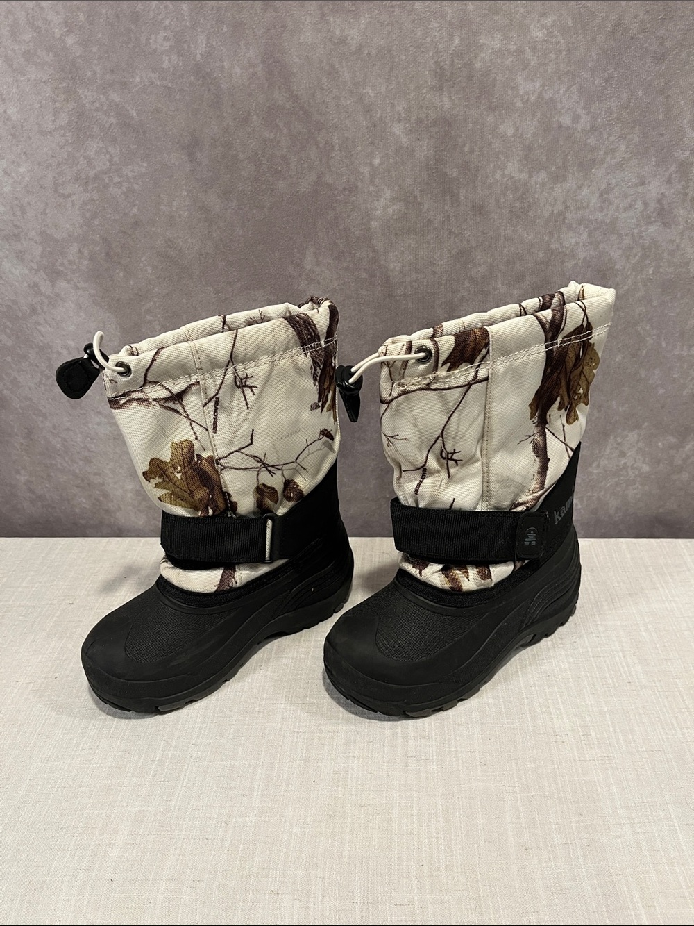 Kamik Kids Black and Cream Snow Boots with Leaf Print size 12